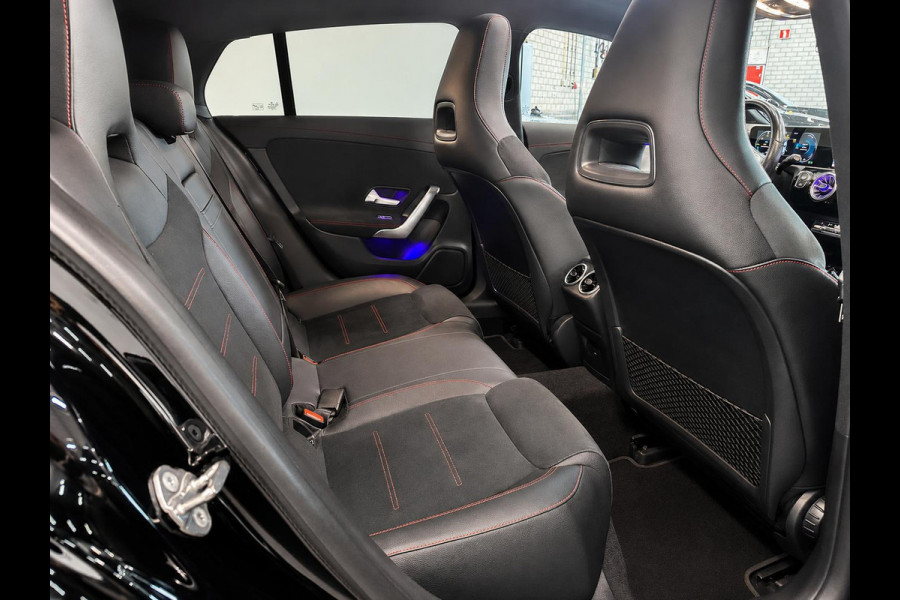 Mercedes-Benz CLA-Klasse Shooting Brake 180 Business Solution AMG Panoramadak Trekhaak Multibeam LED Nightpakket