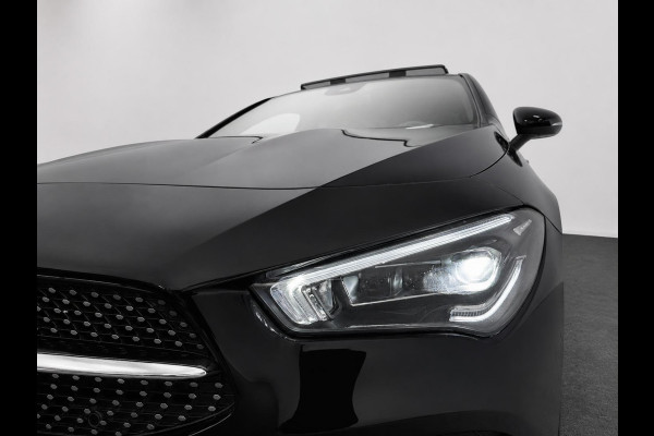 Mercedes-Benz CLA-Klasse Shooting Brake 180 Business Solution AMG Panoramadak Trekhaak Multibeam LED Nightpakket