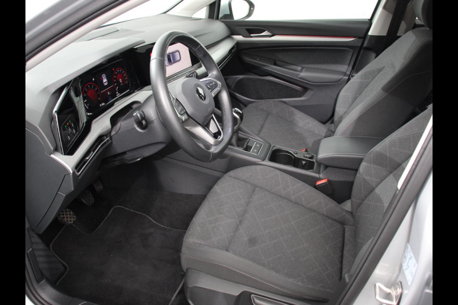 Volkswagen Golf 1.0 TSI Life Lounge 110pk Navigatie Apple Carplay/Android auto Climate Control Parkeersensoren 17"Lichtmetalen velgen Extra Getint Glas Cruise Control Stoel- en stuurverwarming Ledverlichting