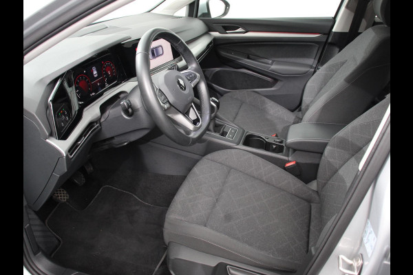 Volkswagen Golf 1.0 TSI Life Lounge 110pk Navigatie Apple Carplay/Android auto Climate Control Parkeersensoren 17"Lichtmetalen velgen Extra Getint Glas Cruise Control Stoel- en stuurverwarming Ledverlichting