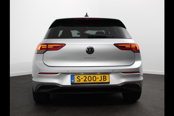 Volkswagen Golf 1.0 TSI Life Lounge 110pk Navigatie Apple Carplay/Android auto Climate Control Parkeersensoren 17"Lichtmetalen velgen Extra Getint Glas Cruise Control Stoel- en stuurverwarming Ledverlichting