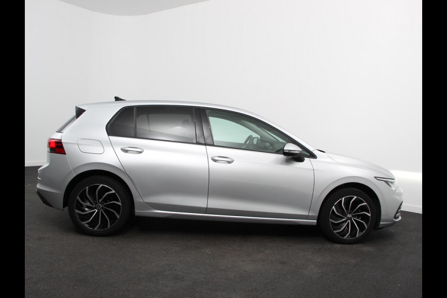Volkswagen Golf 1.0 TSI Life Lounge 110pk Navigatie Apple Carplay/Android auto Climate Control Parkeersensoren 17"Lichtmetalen velgen Extra Getint Glas Cruise Control Stoel- en stuurverwarming Ledverlichting
