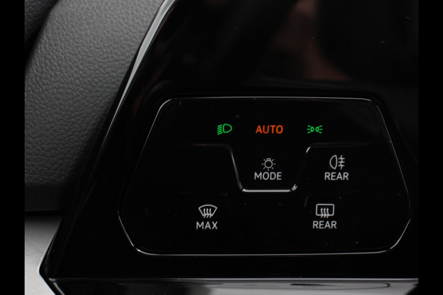 Volkswagen Golf 1.0 TSI Life Lounge 110pk Navigatie Apple Carplay/Android auto Climate Control Parkeersensoren 17"Lichtmetalen velgen Extra Getint Glas Cruise Control Stoel- en stuurverwarming Ledverlichting