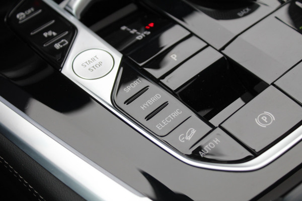 BMW X5 xDrive50e M-Sport Pro | Vierwielbesturing | Stoelverwarming/koeling | Panoramadak | Trekhaak |