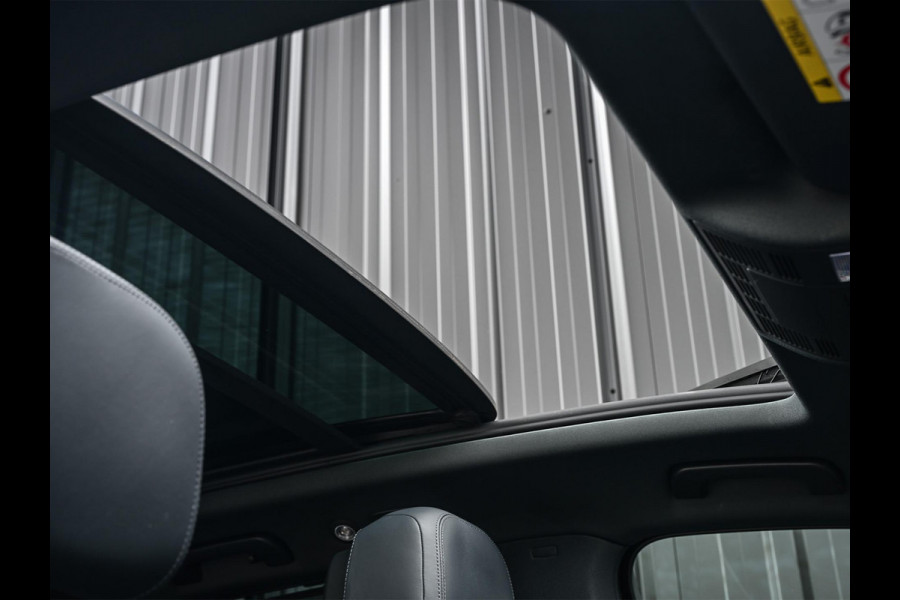 Volkswagen Touareg 3.0 TSi eHybrid 4MOTION Elegance | Panoramadak | Luchtvering | Stoelventilatie + Massage | HUD | 360 Camera | Ambiance Interieur | Trekhaak | Adaptive Cruise | IQ Light |