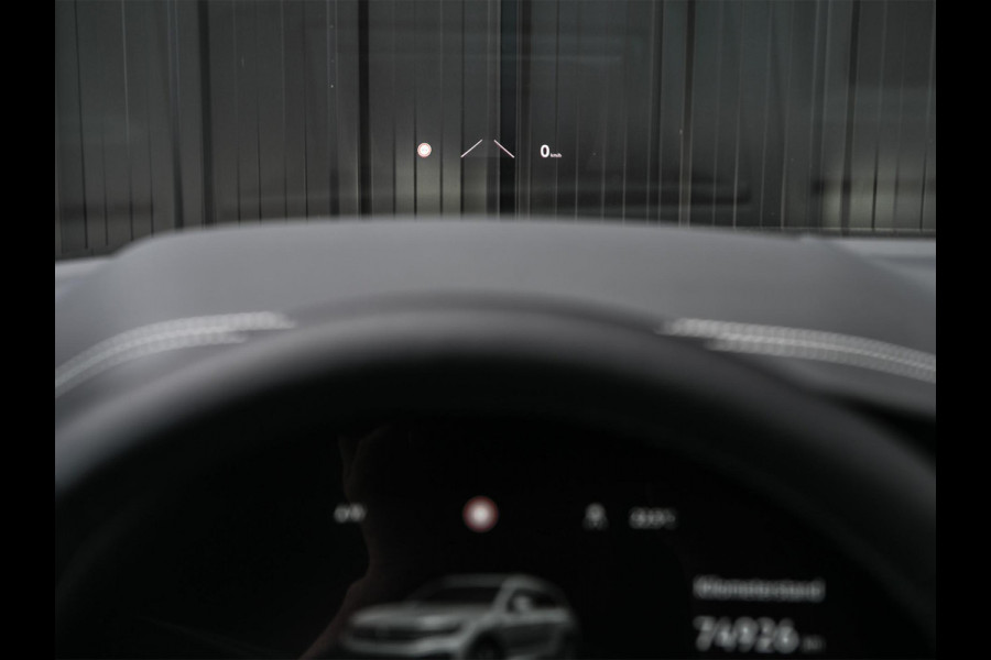 Volkswagen Touareg 3.0 TSi eHybrid 4MOTION Elegance | Panoramadak | Luchtvering | Stoelventilatie + Massage | HUD | 360 Camera | Ambiance Interieur | Trekhaak | Adaptive Cruise | IQ Light |