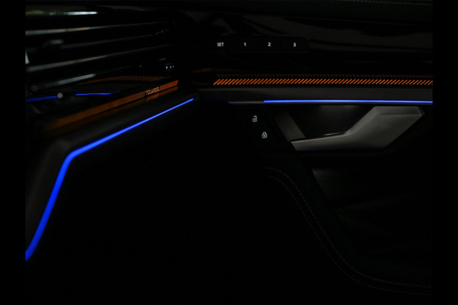 Volkswagen Touareg 3.0 TSi eHybrid 4MOTION Elegance | Panoramadak | Luchtvering | Stoelventilatie + Massage | HUD | 360 Camera | Ambiance Interieur | Trekhaak | Adaptive Cruise | IQ Light |