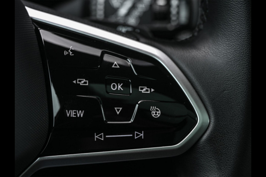 Volkswagen Touareg 3.0 TSi eHybrid 4MOTION Elegance | Panoramadak | Luchtvering | Stoelventilatie + Massage | HUD | 360 Camera | Ambiance Interieur | Trekhaak | Adaptive Cruise | IQ Light |