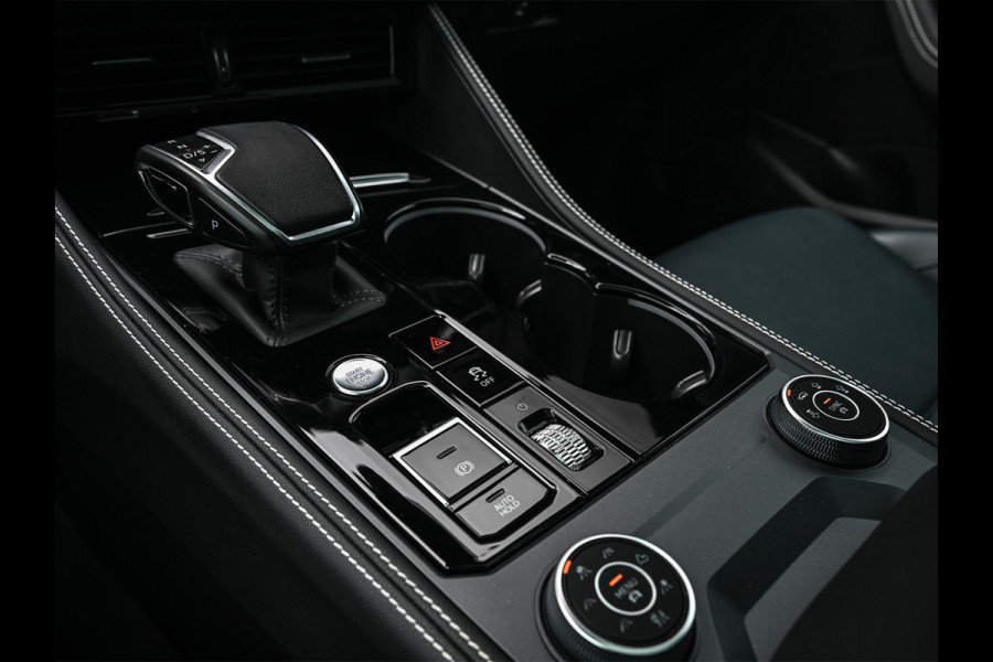 Volkswagen Touareg 3.0 TSi eHybrid 4MOTION Elegance | Panoramadak | Luchtvering | Stoelventilatie + Massage | HUD | 360 Camera | Ambiance Interieur | Trekhaak | Adaptive Cruise | IQ Light |