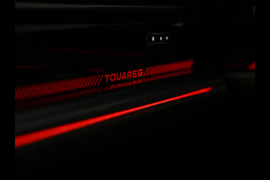 Volkswagen Touareg 3.0 TSi eHybrid 4MOTION Elegance | Panoramadak | Luchtvering | Stoelventilatie + Massage | HUD | 360 Camera | Ambiance Interieur | Trekhaak | Adaptive Cruise | IQ Light |
