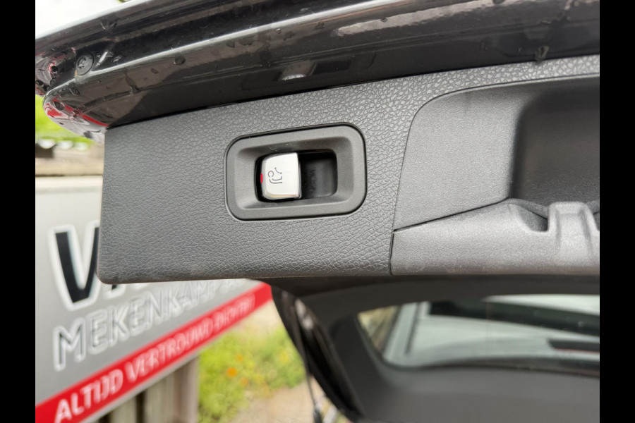 Mercedes-Benz E-Klasse Estate 300 e AMG Line 18"/Trekhaak/Panoramadak/Burmester/Dodehoek/360 camera/Elektrische klep/Apple Carplay & Android Auto