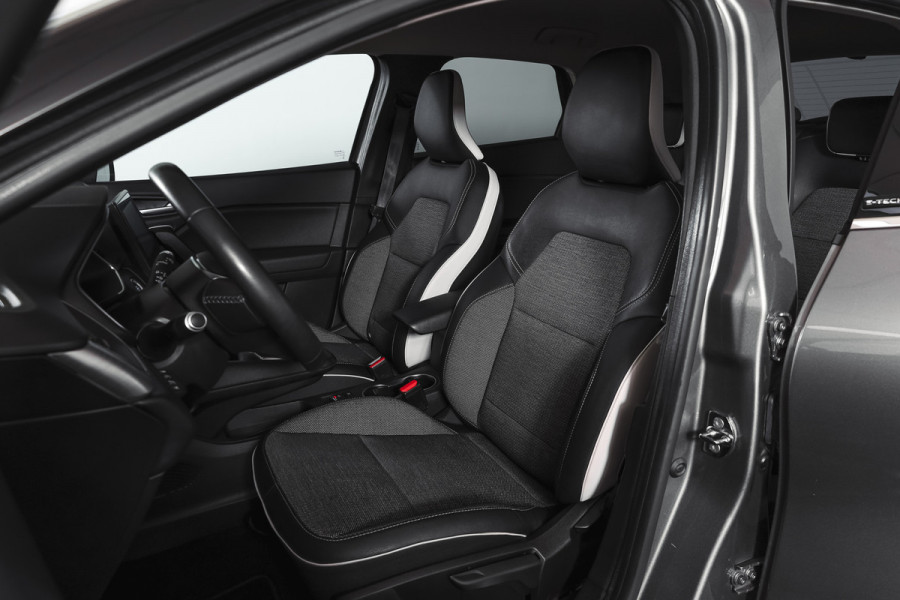 Renault Captur 1.6 E-Tech Plug-in Hybrid 160 Intens | Trekhaak | Cruise | PDC | NAV | ECC | DAB | LM 18" |