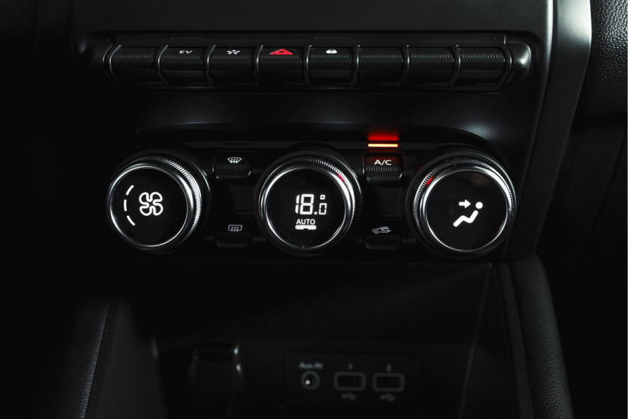 Renault Captur 1.6 E-Tech Plug-in Hybrid 160 Intens | Trekhaak | Cruise | PDC | NAV | ECC | DAB | LM 18" |