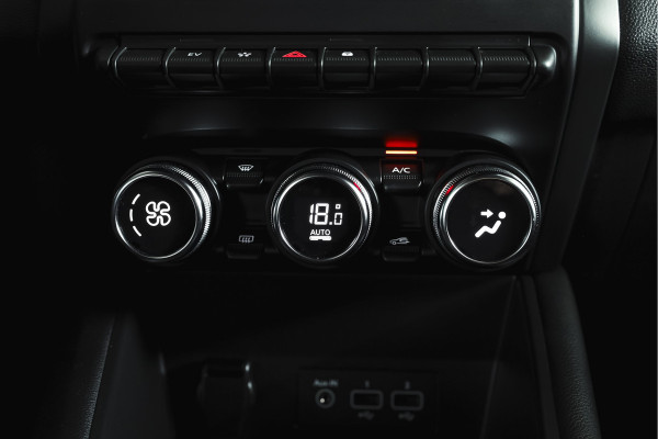 Renault Captur 1.6 E-Tech Plug-in Hybrid 160 Intens | Trekhaak | Cruise | PDC | NAV | ECC | DAB | LM 18" |