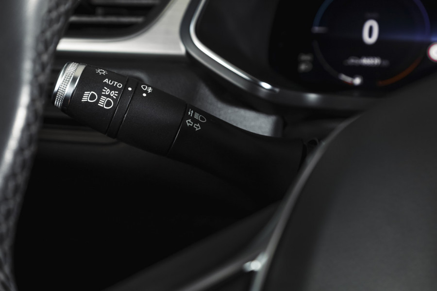 Renault Captur 1.6 E-Tech Plug-in Hybrid 160 Intens | Trekhaak | Cruise | PDC | NAV | ECC | DAB | LM 18" |