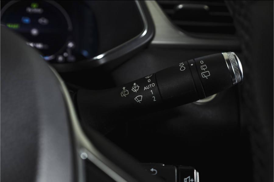 Renault Captur 1.6 E-Tech Plug-in Hybrid 160 Intens | Trekhaak | Cruise | PDC | NAV | ECC | DAB | LM 18" |