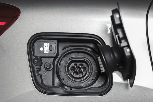 Renault Captur 1.6 E-Tech Plug-in Hybrid 160 Intens | Trekhaak | Cruise | PDC | NAV | ECC | DAB | LM 18" |