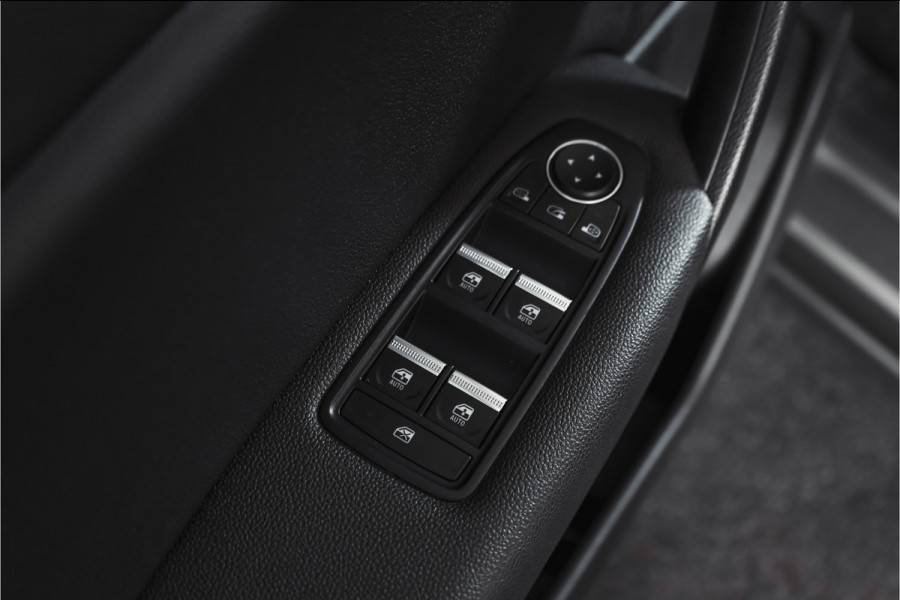 Renault Captur 1.6 E-Tech Plug-in Hybrid 160 Intens | Trekhaak | Cruise | PDC | NAV | ECC | DAB | LM 18" |