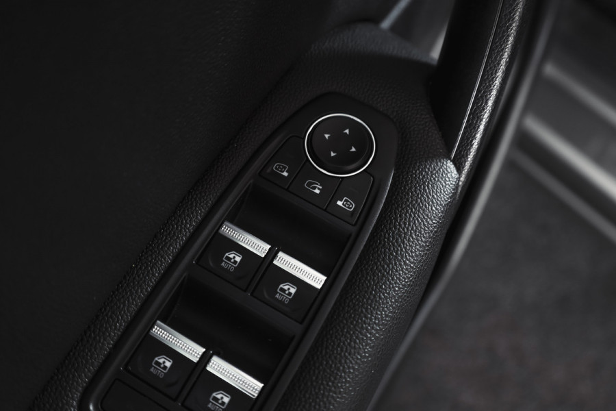Renault Captur 1.6 E-Tech Plug-in Hybrid 160 Intens | Trekhaak | Cruise | PDC | NAV | ECC | DAB | LM 18" |