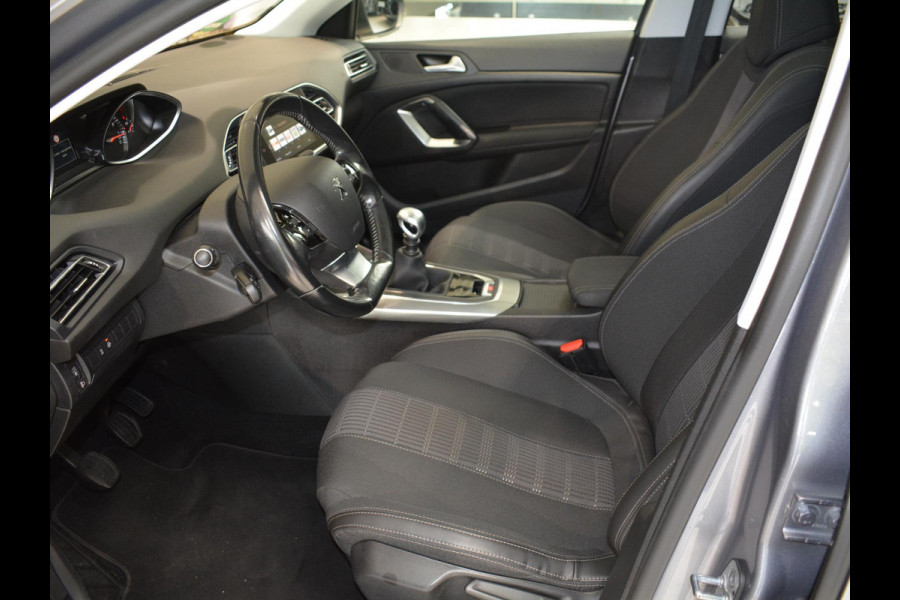 Peugeot 308 1.2 PureTech Allure | 130pk | Panoramadak | Trekhaak | Climate Control | Parkeersensoren |