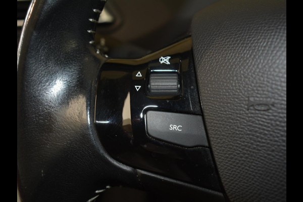 Peugeot 308 1.2 PureTech Allure | 130pk | Panoramadak | Trekhaak | Climate Control | Parkeersensoren |