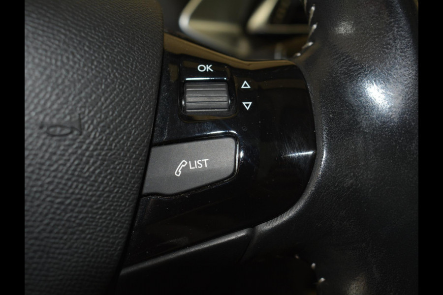 Peugeot 308 1.2 PureTech Allure | 130pk | Panoramadak | Trekhaak | Climate Control | Parkeersensoren |