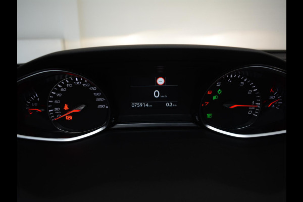 Peugeot 308 1.2 PureTech Allure | 130pk | Panoramadak | Trekhaak | Climate Control | Parkeersensoren |