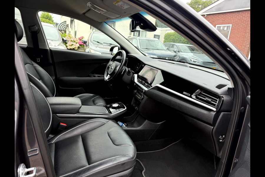 Kia e-Niro ExecutiveLine 64 kWh Trekhaak, App Connect, Leer, Camera, Stoel/Stuur Verwarming