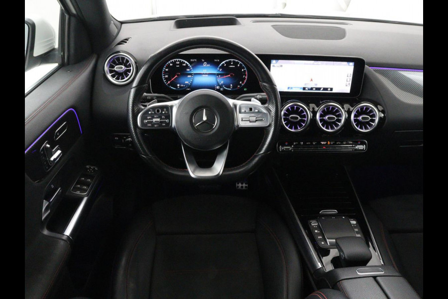 Mercedes-Benz GLA 200 AMG Line | Panoramadak | Trekhaak | Head up | Memory | Camera | Park assist | Sfeerverlichting | Full LED | Half Leder | Stoelverwarming | Cruise control | Carplay