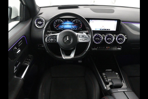 Mercedes-Benz GLA 200 AMG Line | Panoramadak | Trekhaak | Head up | Memory | Camera | Park assist | Sfeerverlichting | Full LED | Half Leder | Stoelverwarming | Cruise control | Carplay