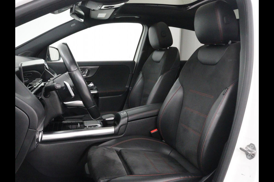 Mercedes-Benz GLA 200 AMG Line | Panoramadak | Trekhaak | Head up | Memory | Camera | Park assist | Sfeerverlichting | Full LED | Half Leder | Stoelverwarming | Cruise control | Carplay