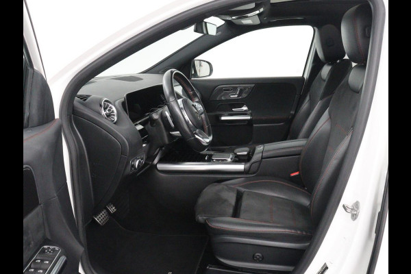 Mercedes-Benz GLA 200 AMG Line | Panoramadak | Trekhaak | Head up | Memory | Camera | Park assist | Sfeerverlichting | Full LED | Half Leder | Stoelverwarming | Cruise control | Carplay