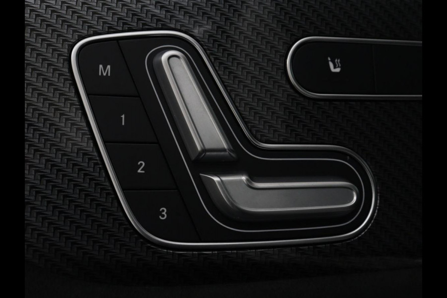 Mercedes-Benz GLA 200 AMG Line | Panoramadak | Trekhaak | Head up | Memory | Camera | Park assist | Sfeerverlichting | Full LED | Half Leder | Stoelverwarming | Cruise control | Carplay