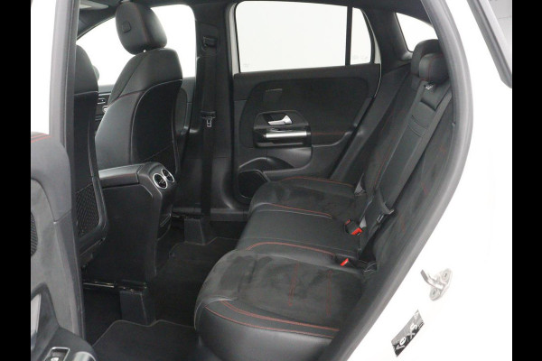Mercedes-Benz GLA 200 AMG Line | Panoramadak | Trekhaak | Head up | Memory | Camera | Park assist | Sfeerverlichting | Full LED | Half Leder | Stoelverwarming | Cruise control | Carplay