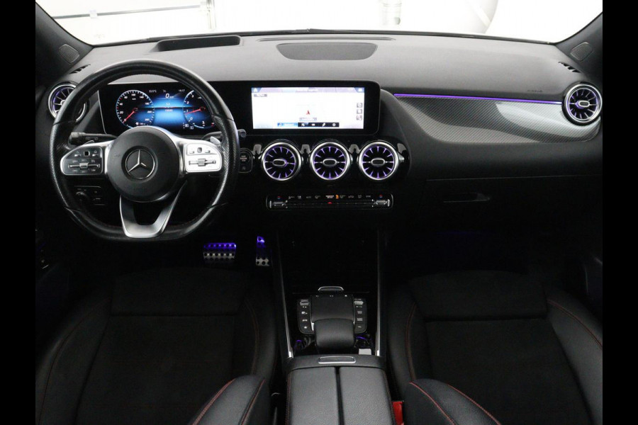 Mercedes-Benz GLA 200 AMG Line | Panoramadak | Trekhaak | Head up | Memory | Camera | Park assist | Sfeerverlichting | Full LED | Half Leder | Stoelverwarming | Cruise control | Carplay