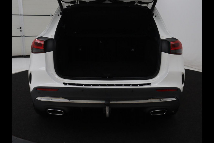 Mercedes-Benz GLA 200 AMG Line | Panoramadak | Trekhaak | Head up | Memory | Camera | Park assist | Sfeerverlichting | Full LED | Half Leder | Stoelverwarming | Cruise control | Carplay