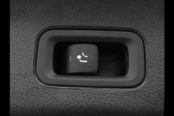 Mercedes-Benz GLA 200 AMG Line | Panoramadak | Trekhaak | Head up | Memory | Camera | Park assist | Sfeerverlichting | Full LED | Half Leder | Stoelverwarming | Cruise control | Carplay