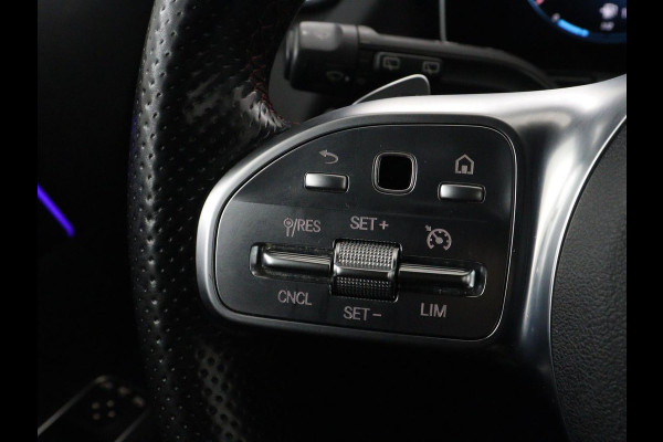 Mercedes-Benz GLA 200 AMG Line | Panoramadak | Trekhaak | Head up | Memory | Camera | Park assist | Sfeerverlichting | Full LED | Half Leder | Stoelverwarming | Cruise control | Carplay