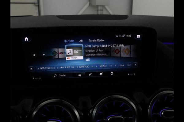Mercedes-Benz GLA 200 AMG Line | Panoramadak | Trekhaak | Head up | Memory | Camera | Park assist | Sfeerverlichting | Full LED | Half Leder | Stoelverwarming | Cruise control | Carplay
