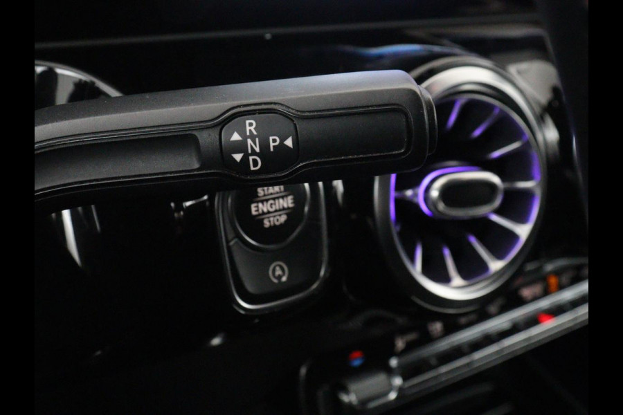 Mercedes-Benz GLA 200 AMG Line | Panoramadak | Trekhaak | Head up | Memory | Camera | Park assist | Sfeerverlichting | Full LED | Half Leder | Stoelverwarming | Cruise control | Carplay