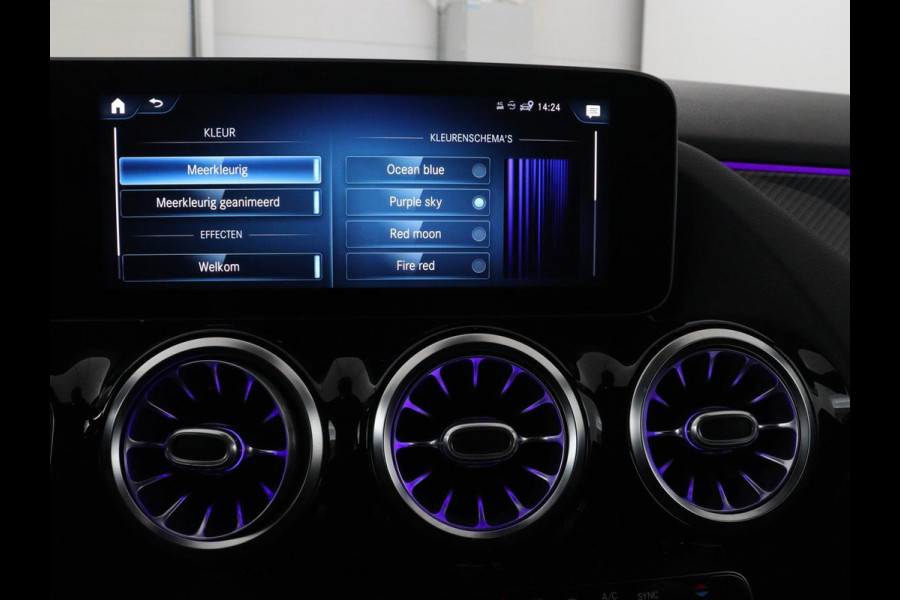 Mercedes-Benz GLA 200 AMG Line | Panoramadak | Trekhaak | Head up | Memory | Camera | Park assist | Sfeerverlichting | Full LED | Half Leder | Stoelverwarming | Cruise control | Carplay