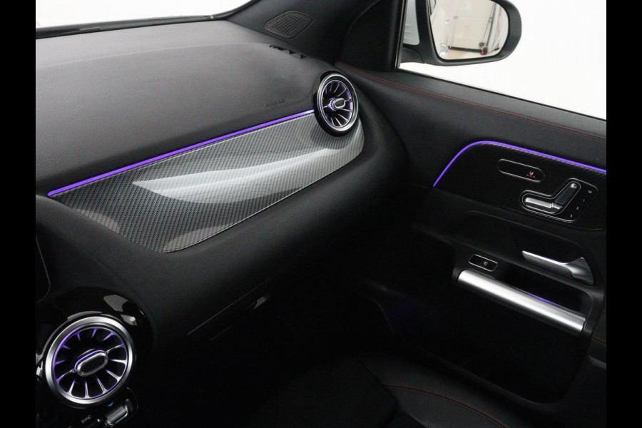 Mercedes-Benz GLA 200 AMG Line | Panoramadak | Trekhaak | Head up | Memory | Camera | Park assist | Sfeerverlichting | Full LED | Half Leder | Stoelverwarming | Cruise control | Carplay
