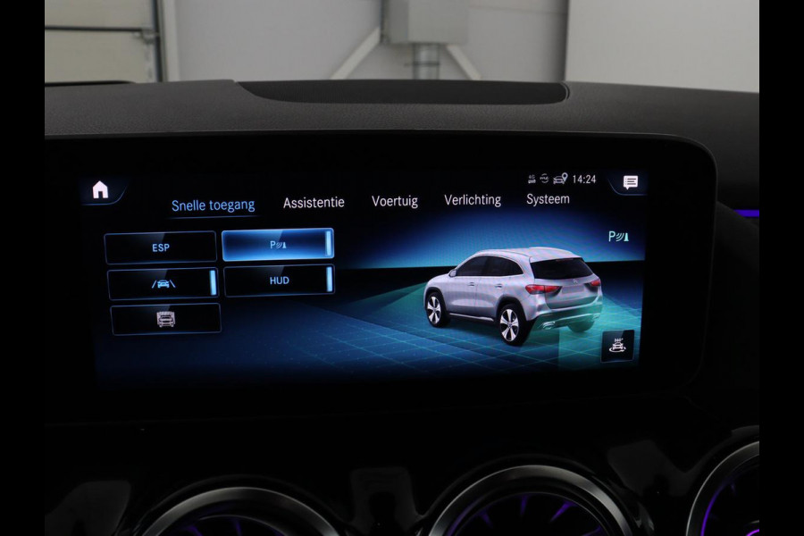 Mercedes-Benz GLA 200 AMG Line | Panoramadak | Trekhaak | Head up | Memory | Camera | Park assist | Sfeerverlichting | Full LED | Half Leder | Stoelverwarming | Cruise control | Carplay