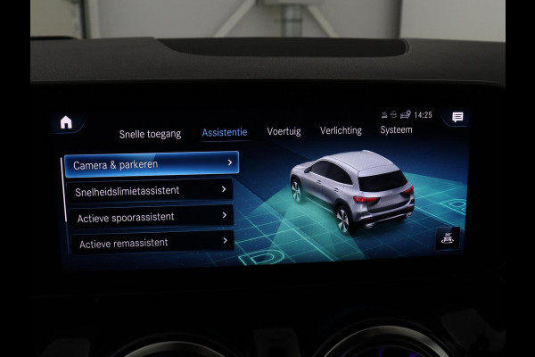 Mercedes-Benz GLA 200 AMG Line | Panoramadak | Trekhaak | Head up | Memory | Camera | Park assist | Sfeerverlichting | Full LED | Half Leder | Stoelverwarming | Cruise control | Carplay