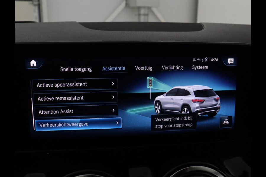 Mercedes-Benz GLA 200 AMG Line | Panoramadak | Trekhaak | Head up | Memory | Camera | Park assist | Sfeerverlichting | Full LED | Half Leder | Stoelverwarming | Cruise control | Carplay