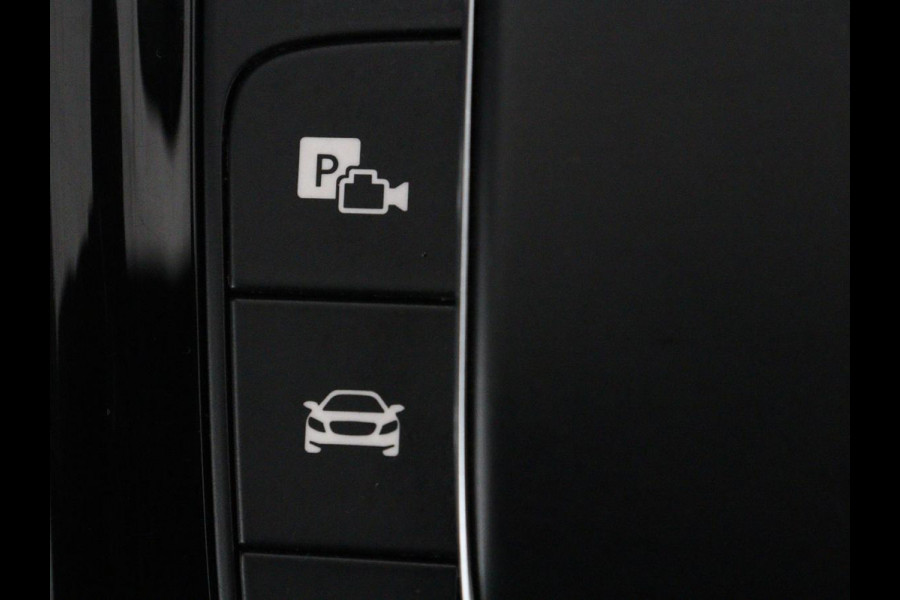 Mercedes-Benz GLA 200 AMG Line | Panoramadak | Trekhaak | Head up | Memory | Camera | Park assist | Sfeerverlichting | Full LED | Half Leder | Stoelverwarming | Cruise control | Carplay