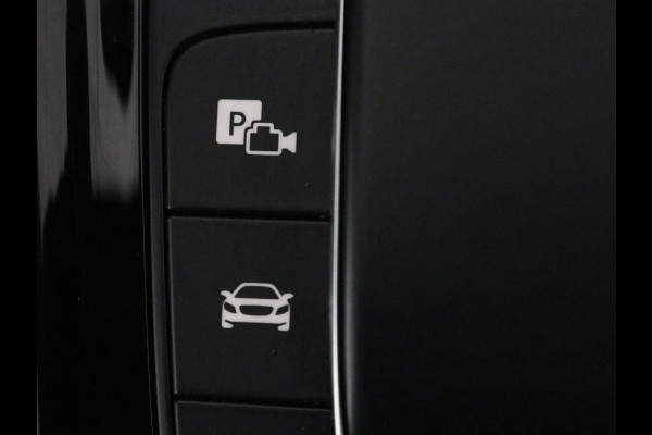 Mercedes-Benz GLA 200 AMG Line | Panoramadak | Trekhaak | Head up | Memory | Camera | Park assist | Sfeerverlichting | Full LED | Half Leder | Stoelverwarming | Cruise control | Carplay