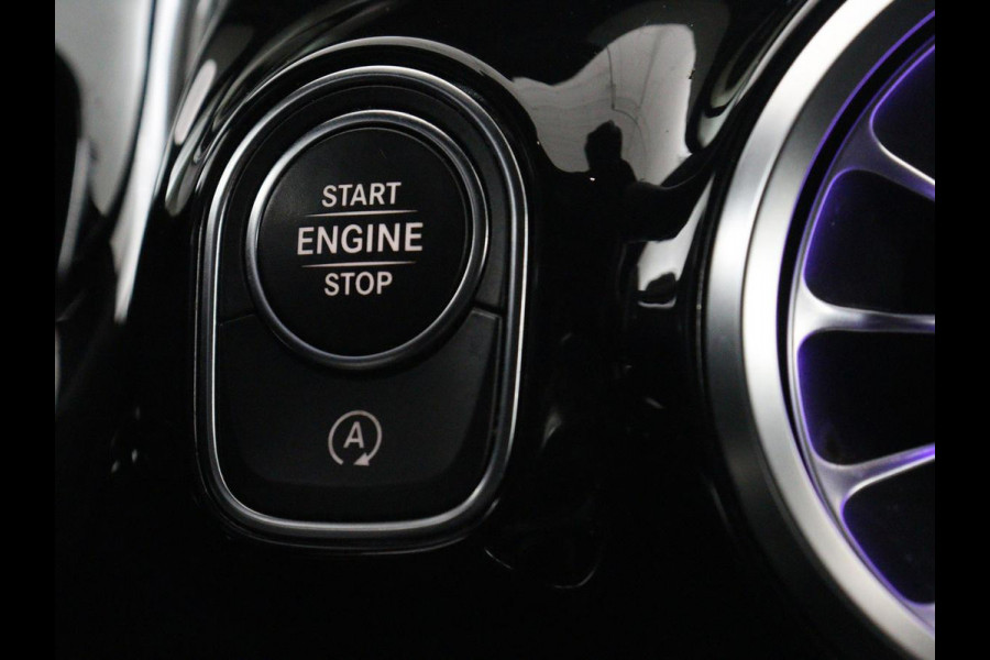 Mercedes-Benz GLA 200 AMG Line | Panoramadak | Trekhaak | Head up | Memory | Camera | Park assist | Sfeerverlichting | Full LED | Half Leder | Stoelverwarming | Cruise control | Carplay