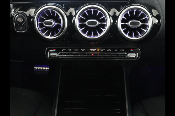 Mercedes-Benz GLA 200 AMG Line | Panoramadak | Trekhaak | Head up | Memory | Camera | Park assist | Sfeerverlichting | Full LED | Half Leder | Stoelverwarming | Cruise control | Carplay