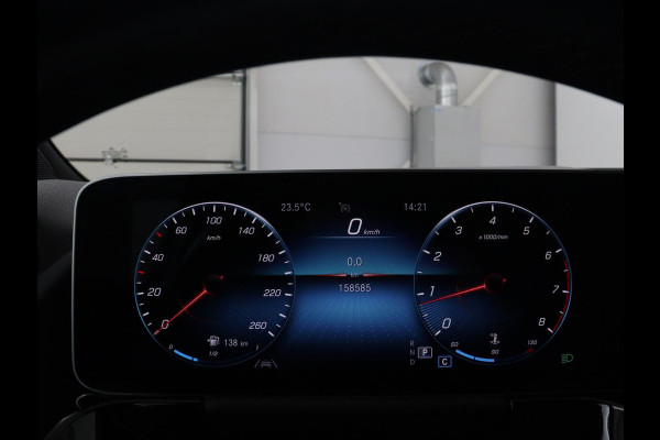 Mercedes-Benz GLA 200 AMG Line | Panoramadak | Trekhaak | Head up | Memory | Camera | Park assist | Sfeerverlichting | Full LED | Half Leder | Stoelverwarming | Cruise control | Carplay